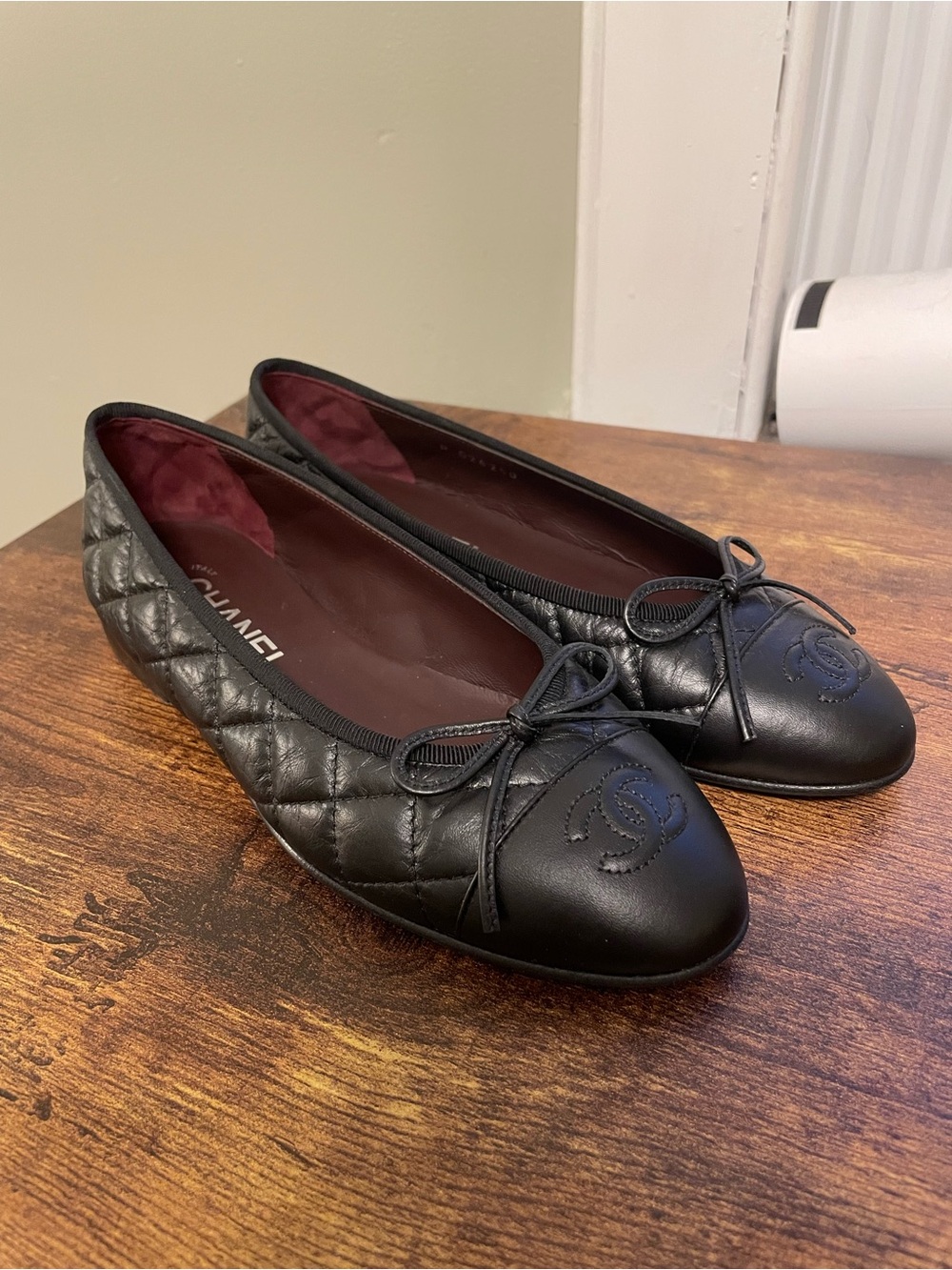 CHANEL Black Quilted Leather Ballet Flats with CC Toe Bow